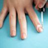 Чем мажут вокруг ногтя при маникюре: полезные рекомендации, практические советы и отзывы